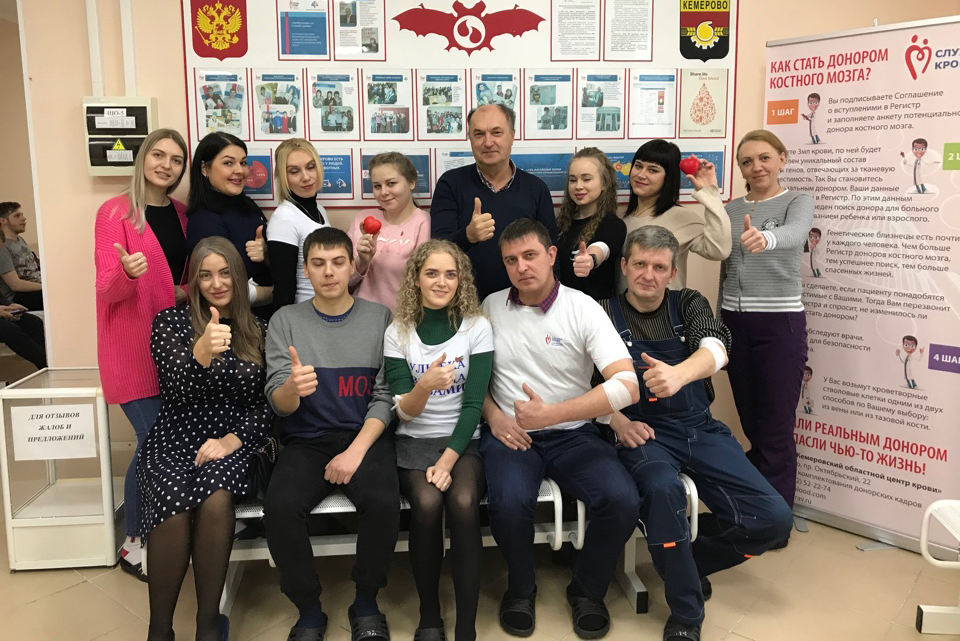 Кемеровские стоматологи накануне Международного дня стоматолога сдали кровь 