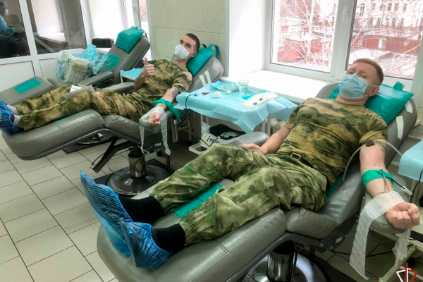 В Курганской области росгвардейцы сдают кровь: важен личный вклад в общее дело спасения жизней