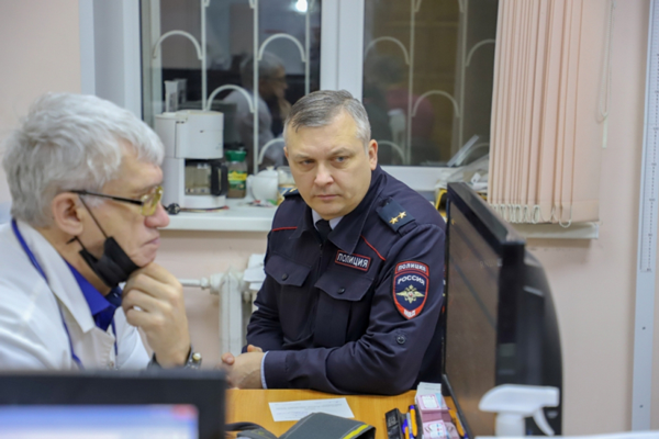 Псковские полицейские сдали кровь в преддверии Всемирного дня памяти жертв ДТП