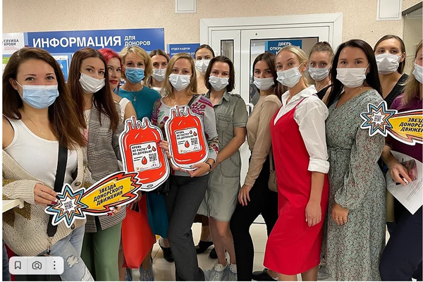 Участницы конкурса «Главная мама Екатеринбурга» сдали кровь, чтобы подчеркнуть значимость донорства