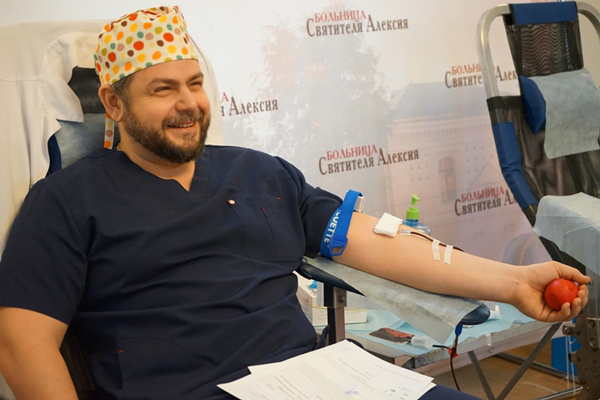 Врачи московской больницы святителя Алексия сдали кровь для подопечных фонда «Подари жизнь»