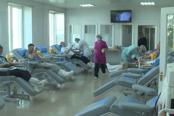 Сотрудники Социального фонда в Забайкалье сдали кровь в преддверии Всемирного дня донора