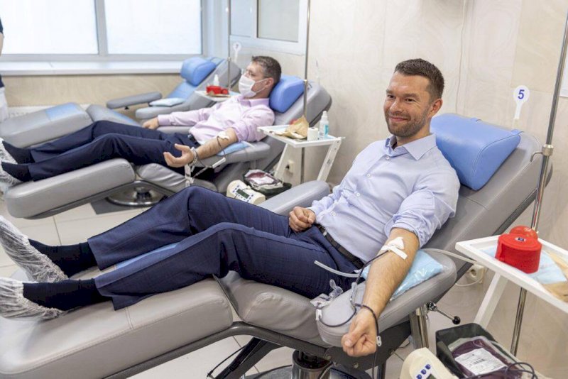 Депутаты медицинской фракции думы Екатеринбурга массово сдают кровь