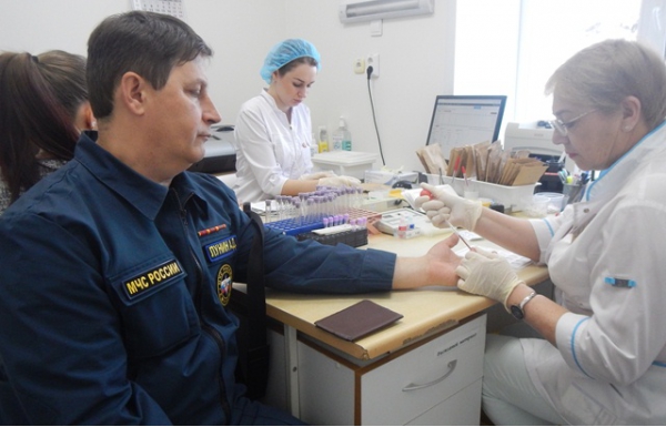 Дальневосточные спасатели сдали кровь для нуждающихся 